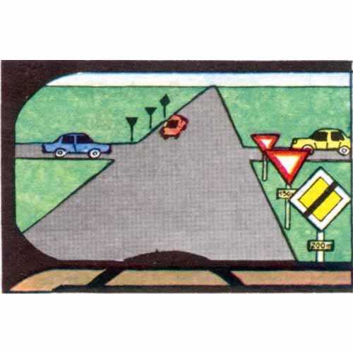 Întâlniți indicatoarele din imaginea alăturată. Cărora dintre autoturismele ajunse simultan în intersecție le acordați prioritate dacă toate circulă pe direcția înainte?